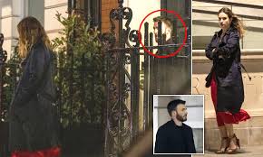 The captain america star and the mamma mia 2 leading lady were seen out and about in london over the weekend. Lily James Returns To Hollywood Star Chris Evans Hotel