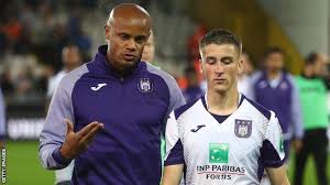 De gesprekken zouden de goede kant uitgaan, vermoedelijk kan frankie vercauteren er de nieuwe. Vincent Kompany Anderlecht Appoint Former Manager Frank Vercauteren As Head Coach Bbc Sport