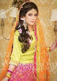 Mehndi Bride Mehndi Hairstyles Trendy Wedding Hairstyles Pakistani Mehndi