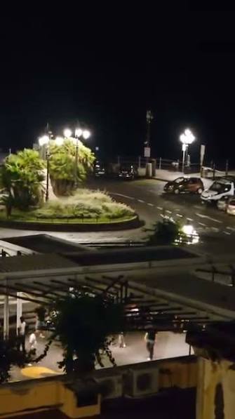 Amalfi, notte senza pace: la consigliera Franzese denuncia il caos  notturno, Urla, pallone e schiamazzi fino alle 4 di notte sotto le  abitazioni. L'appello: "Il riposo è un diritto quanto il ...