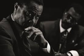 The journalist provocateur finally admits that is not the same as vindicating an innocent man. Fascinating Drama Of The People Vs Oj Simpson American Crime Story Tv Streaming Roger Ebert