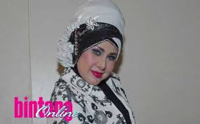 Lagu ini berjenis musik electropop yang enak didengar, lagu untuk dance, selain itu liriknya juga mudah dihafal. Elvy Sukaesih Bangga Lagu Kereta Malam Booming Lagi Tabloidbintang Com