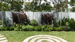 Dekorasi halaman rumah milik chef wan yang bertemakan garden. Datuk Chef Wan Residence Serigreen Garden Landscape