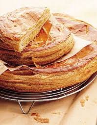 Galette A La Frangipane Pour 4 Personnes Recettes Elle A Table Recette Galette Frangipane Alimentation Galette