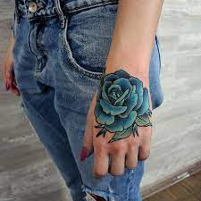 La Fine Fleur Des Tatouages De Roses Tatouage Rose Tatouage Rose Sur Main Tatouage