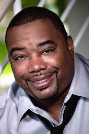 Dee Miles's Instagram, Twitter & Facebook