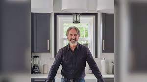 Reports: 'American Pickers' star Mike Wolfe and girlfriend hurt in Tennessee car crash | Watch