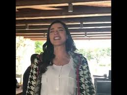 Τελειώνοντας το σχολείο σπούδασε νηπιαγωγός και έπειτα ξεκίνησε να εργάζεται στο αντικείμενο των σπουδών της. H Eyaggelia Syriopoyloy Sta Gyrismata Toy Ela Sth 8esh Moy Youtube