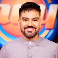 Conitos botaneros 🤤🫘. Ingredientes: 1 tza Frijoles bayos. 1 tza Chorizo,  troceado. 2 pzas Chipotle adobado, picado. ½ tza Queso amarillo, en cubos.  4 pzas Tortillas de harina. C/s Palillos. #botana #chorizo #recetafacil