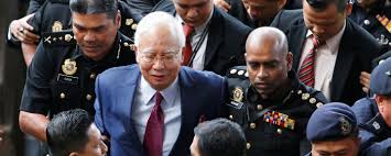 Bekas perdana menteri, datuk seri najib tun razak hari ini mengaku tidak bersalah atas empat tuduhan rasuah berjumlah rm2.3 bilion dana 1malaysia development berhad (1mdb). Najib Razak Dari 1mdb Jho Low Hingga Leonardo Dicaprio Cek Ricek