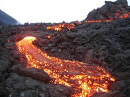 Terus menerus meletup sejak 1932 hingga banjir lava di kota. 6 Gunung Berapi Aktif Paling Berbahaya Di Dunia Iluminasi