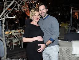 The one margarita singer reflects on his successful career in his new docuseries, my dirt road diary. rock 3 days ago. Katherine Heigl Glows As Husband Josh Kelley Holds Her Bump During Baby Shower In Utah Attended By Laverne Cox Daily Mail Online