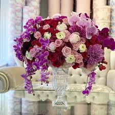All The Right Hues In A Vase In 2020 Fresh Flower Delivery Flower Delivery Flower Boutique