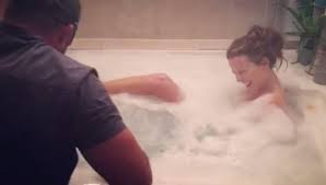 Kate Beckinsale Posts Hilarious Video From The Bath And Reveals How Bubble Baths Stay Foamy On Film Sets