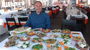 Gelelim kandilli suna'nın yeri servisine ve lezzetlerine. Suna Nin Yeri Kandilli Iskele De Ev Yapimi Balik Ve Meze Keyfi Youtube