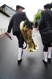 Vor vielen jahren, als im spessart die wege noch schlecht und nicht so häufig als jetzt befahren waren, zogen zwei junge bursche durch diesen wald. Dank Und Anerkennung Fur Burgerschaftliches Engagement Imposanter 99 Feldgeschworenen Jahrtag In Hausen Im Spessart Landkreis Miltenberg Hausen