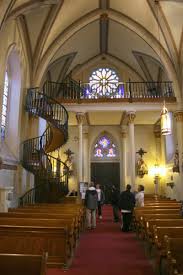 The Story Behind Loretto Chapel S Miraculous Staircase Walls With Stories In 2020 Loretto Chapel Chapel Staircase