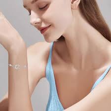 Wolf Bracciale da donna in argento Sterling con pietra di luna, regolabile,  idea regalo per ragazze : Amazon.it: Moda