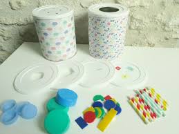 Des Tirelires D Encastrement A Fabriquer Pour Bebe D Inspiration Montessori Un Jeu De Manipulation Et Jouet Bebe 4 Mois Activite Bebe 18 Mois Jeux Eveil Bebe