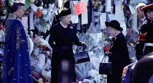 Funeral da princesa diana, sábado, 06 de setembro de 1997. El Gesto Inadvertido De La Reina Isabel Ii Ante El Feretro De Lady Di