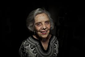 Elena poniatowska has devoted much of her fiction and journalism to giving a voice to the anonymous masses that do not have access to the printed word or to other modes of communication. Lo De La Mujer En Mexico Es Aterrador Cultura El Pais