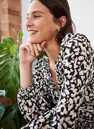 Veronica Mead's Instagram, Twitter & Facebook