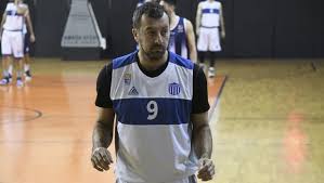 Ο γνωστός τραγουδιστής, που σπάνια κάνει αναρτήσεις στα social media. Pagkrati Ekleise Ston Aso Me Mixalo