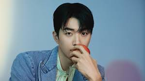 【Cover Story】Kang Hoon: A Decade of Quiet Resilience and Transformation/  姜勳，十年磨一劍破繭成蝶