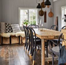 Keep Your Socks Off Budget Upcycling Tip Save The Paint Leave The Feet Wood I Love This Look A Gr Kitchen Table Makeover Wood Dining Chairs Furniture
