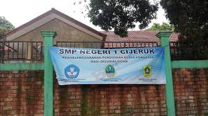 Nah, ada baiknya cek dulu informasi passing grade smpn kota bogor 2020 berikut ini. Oknum Guru Honorer Di Smpn 1 Cijeruk Diduga Sunat Duit Bantuan Pip Bogor Kita Com