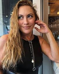 Heidi Leonard's Instagram, Twitter & Facebook