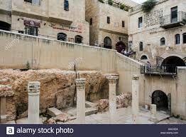 Müssen tickets für altstadt von jerusalem im voraus. Israel Jerusalem Altstadt Strasse Roman Saulen Hauser Stockfotografie Alamy