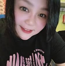 Chris Loo updated her profile picture.