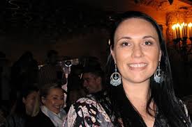 珠宝设计师：神韵会给西方世界带来变化| Escondido)