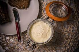 Questa, a differenza della panna classica chef, non è sterilizzata a 100°, ma viene pastorizzata a una temperatura contenuta, intorno ai 70°, per alcuni secondi. Ricetta Perfetta Come Fare Il Burro In Casa
