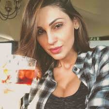 Da tempo ormai i rotocalchi rosa hanno scoperto la nuova love story del cantautore partenopeo. Anna Tatangelo Fidanzata Gigi D Alessio Chi E Figlio Sanremo