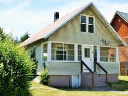 While formatting preferences are very personal, a number of style guides require that object properties be placed on separate lines for better readability. Roslyn Home Roslyn Zillow Home