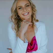 Teresa Dewitt's Instagram, Twitter & Facebook