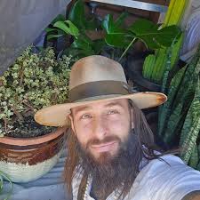 Today was amazing! I got my COO for my home and moved in so it's time to  get some air purfying plants 🙌🙌 I got an elephant bush, two snake plants,  two