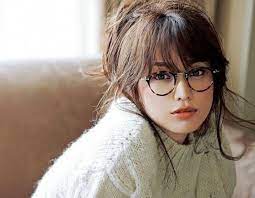 Yuvarlak Yuz Sekilleri Icin Topuz Modelleri 2019 Hairstyles Hairstyles2019 Hairstyles Hairstyles With Glasses Short Hair With Bangs Bangs And Glasses