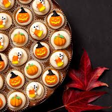 Rezepte Fur Halloween Cupcakes Mit Kurbissen Und Gespenstern Aus Fondant Halloween Essen Ideen Halloween Desserts Cupcakes Dekorieren