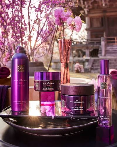 Seize the day, cherish the night 🌙 Discover our NEW limited edition range,  The Ritual of Yozakura, scented with warm Yoshino cherry and black rice  extract. Comment below if you'll be trying