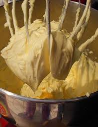 Crème au thermomix c'est sur ptitche. Recette De Base Creme Au Beurre Legere De Christophe Felder La Fee Chantilly Creme Au Beurre Legere Recettes De Cuisine Recette