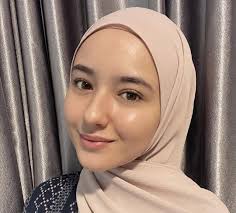 Sebenarnya hannah delisha aktres kelahiran dari singapura adalah bekas anggota kumpulan duo kini hannah delisha telah berlakon dalam drama mencintaimu mr photographer bersama shafiq kyle. Dedah Wajah Tanpa Solekan Ramai Puji Kecantikan Asli Hannah Delisha