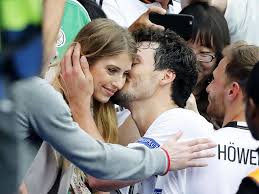 Was ich mir (zum hochzeitstag) wünsche? Cathy Hummels Neuer Shitstorm Sohn 2 Muss Schon Englisch Sprechen Promi Tv