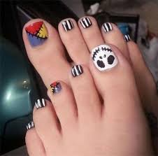 All you need to do is to paint all the nails with black color. 15 Impressive Halloween Toe Nails Designs Styleoholic