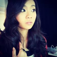 Valerie Loo 吕亦佳