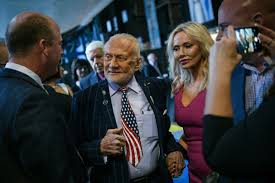 Buzz aldrin, the former nasa astronaut, was medically evacuated from the south pole he'll be insufferable now, she tweeted last week as a joke, along with a photo of a grinning aldrin in his new. Buzz Aldrin Has Landed For The Apollo 11 Anniversary