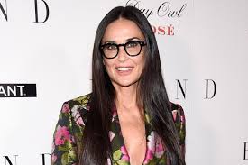 This particular demi moore hair style features hair tapered at the sides and back with the crown portion cut in angled layers. Demi Moore Debuts Platinum Blonde Makeover On Instagram London Evening Standard Evening Standard