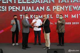 Hari ini hari pertamaku cuti, aku dan ma. Telkomsel Alihkan Kepemilikan 6 050 Menara Ke Mitratel